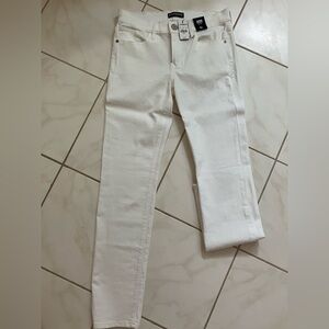 EXPRESS white Skinny jeans  mid rise 6R